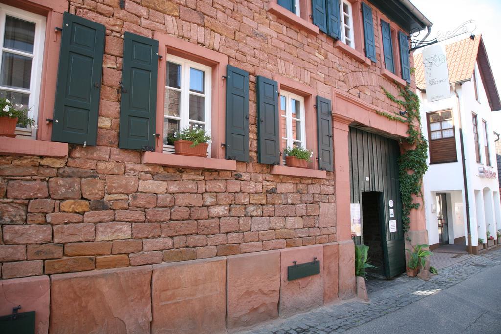 Alter Winzerhof Weisenheim Am Berg E.K. Hotel Buitenkant foto